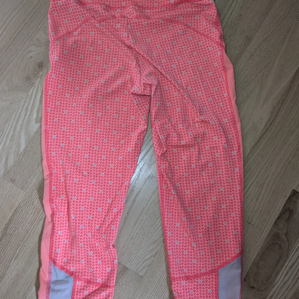 Pink Patterned Capri Leggings - Picture 4 of 5